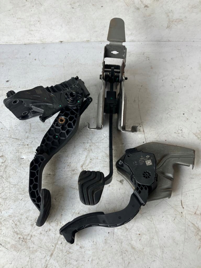 фото №1, Педали комплект sandero iii 180100912r