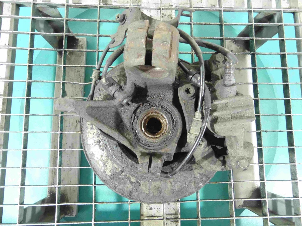 фото №2, Поворотный кулак левая ступица перед 1.6 citroen xsara ii