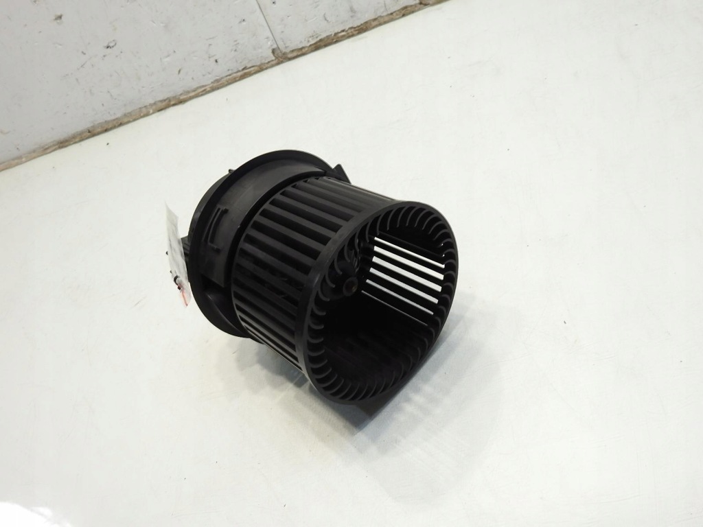 Вентилятор повітродувка peugeot 208 1.5 blue hdi t1013140a Зі Шроту