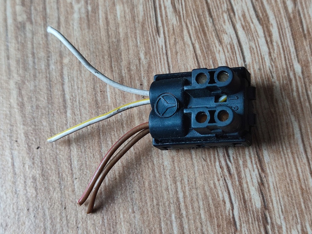 Купити Штекер подвійний mercedes w210 0245458528