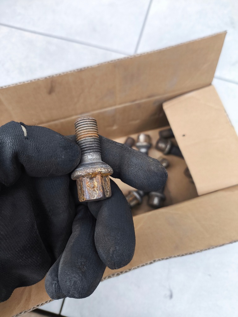 фото №1, Mercedes w245 mercedes-benz b w245 2010 болти mercedes w245 2.0 e