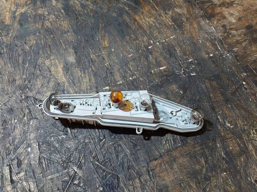 фото №10, Вкладыш лампы левый левый задняя задний skoda roomster 5j7945257