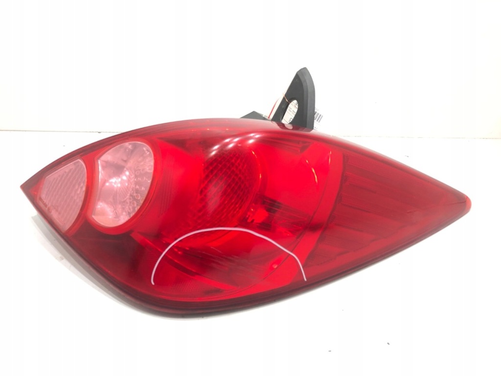 фото №1, Лампа правий задня nissan tiida хетчбек 04-13