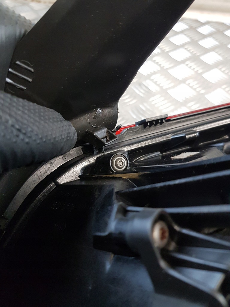 фото №12, Лампа левая задняя оригинальный номер 9817301180 peugeot 301 lift 18r- europa