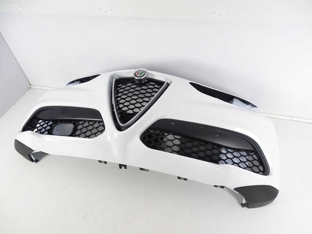 Бампер перед передній alfa romeo stelvio + ліхтарі  правий ліва full led Зі Шроту