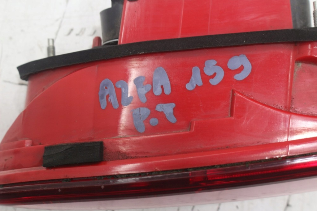 Купити Alfa romeo 159 sedan лампа правий задній w кришка