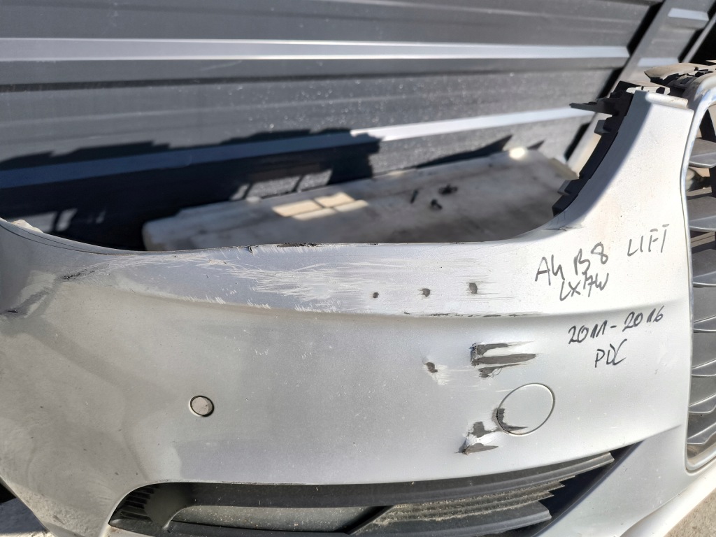 Бампер перед комплектный  audi a4 b8 рестайлинг  2011-2016 lx7w pdc оригинал !!! Киев