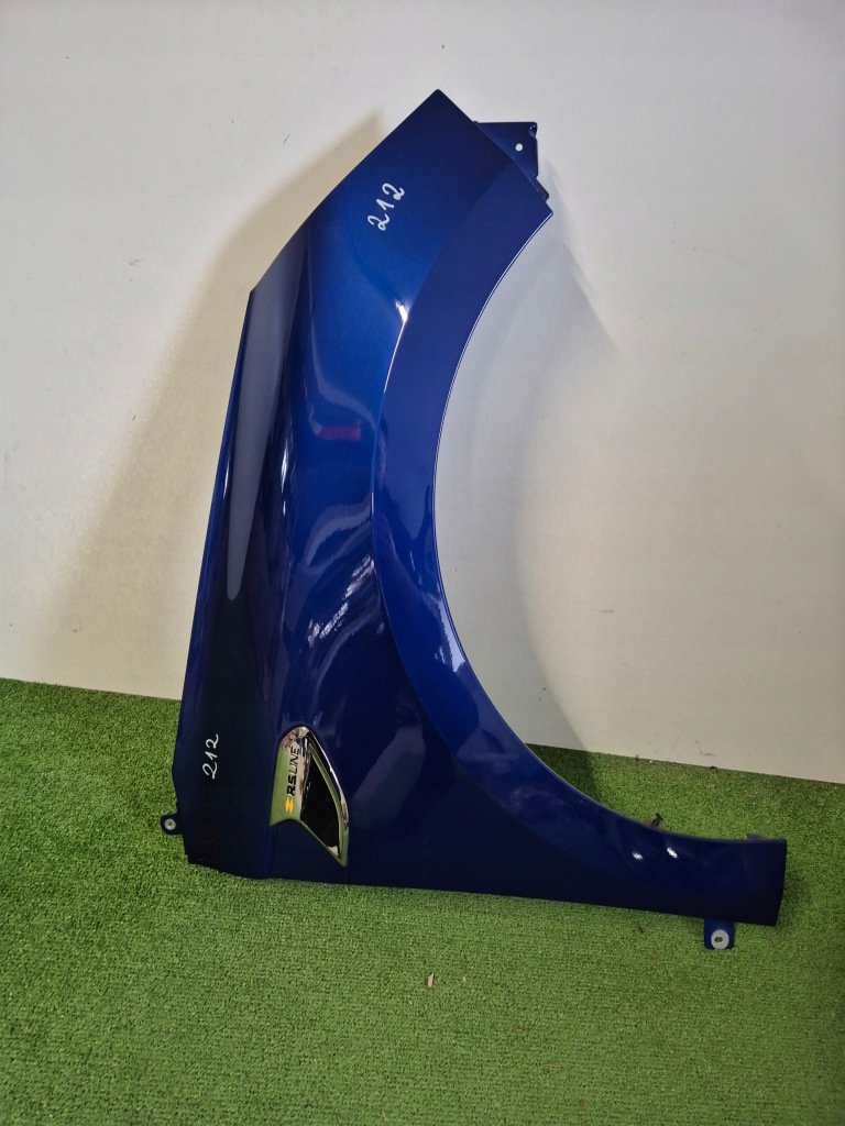 фото №2, Renault clio v 5 rs line rsline крила правий перед передній емблема