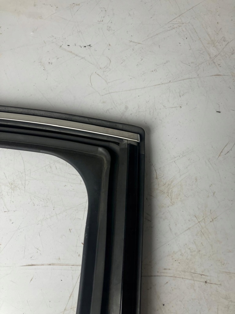 фото №4, Рамка прокладка дверь левый задняя peugeot 208 хром