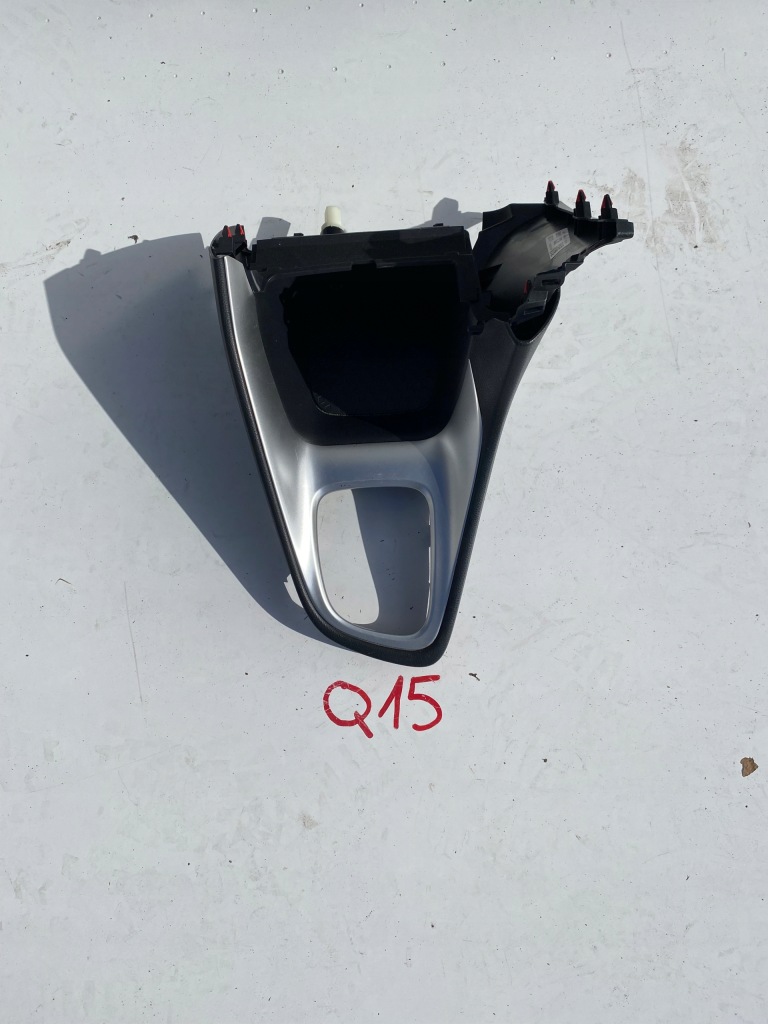 фото №1, Toyota yaris iv mazda ii защита туннель среднего рамка рычаг переключения передач  58811-k0030