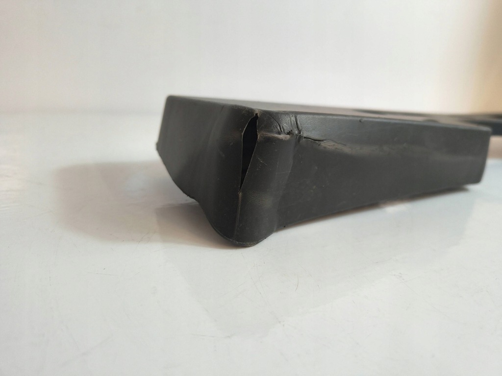 фото №7, Toyota c-hr 2019 - chr подкладка номерного знака регистрационный перед 52114-f4010