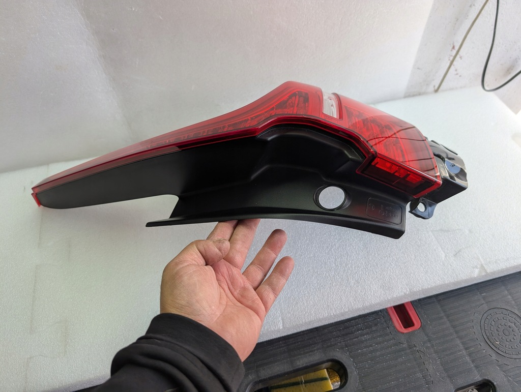 фото №10, Volvo v60 ii лампа права задня правий задня 32291359