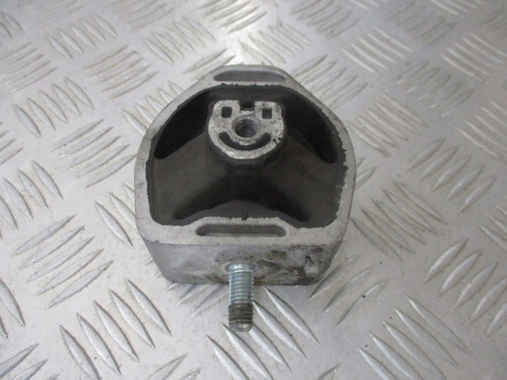 фото №1, Кронштейн подушка audi a4 b5 1.9 tdi