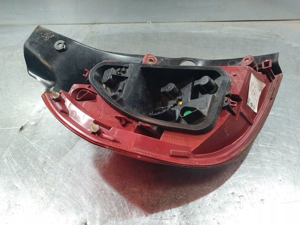 фото №4, Лампа задняя правая renault clio iii 05-13 8200886946 хэтчбек