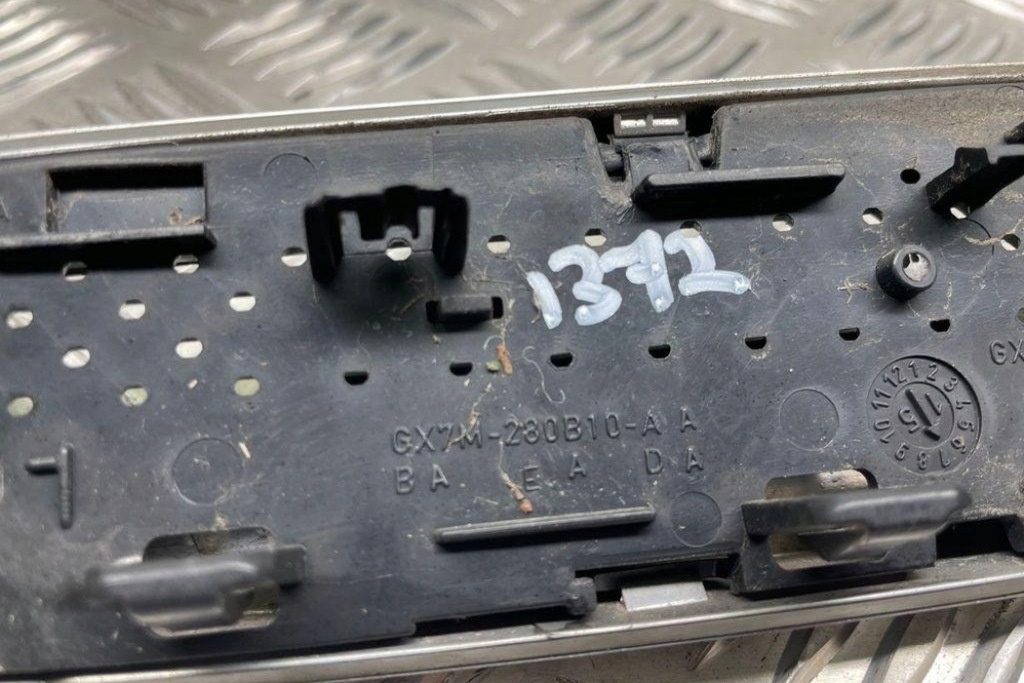 фото №7, Молдинг передний правого крыла jaguar xf x250 gx73280b10ad 2.0l