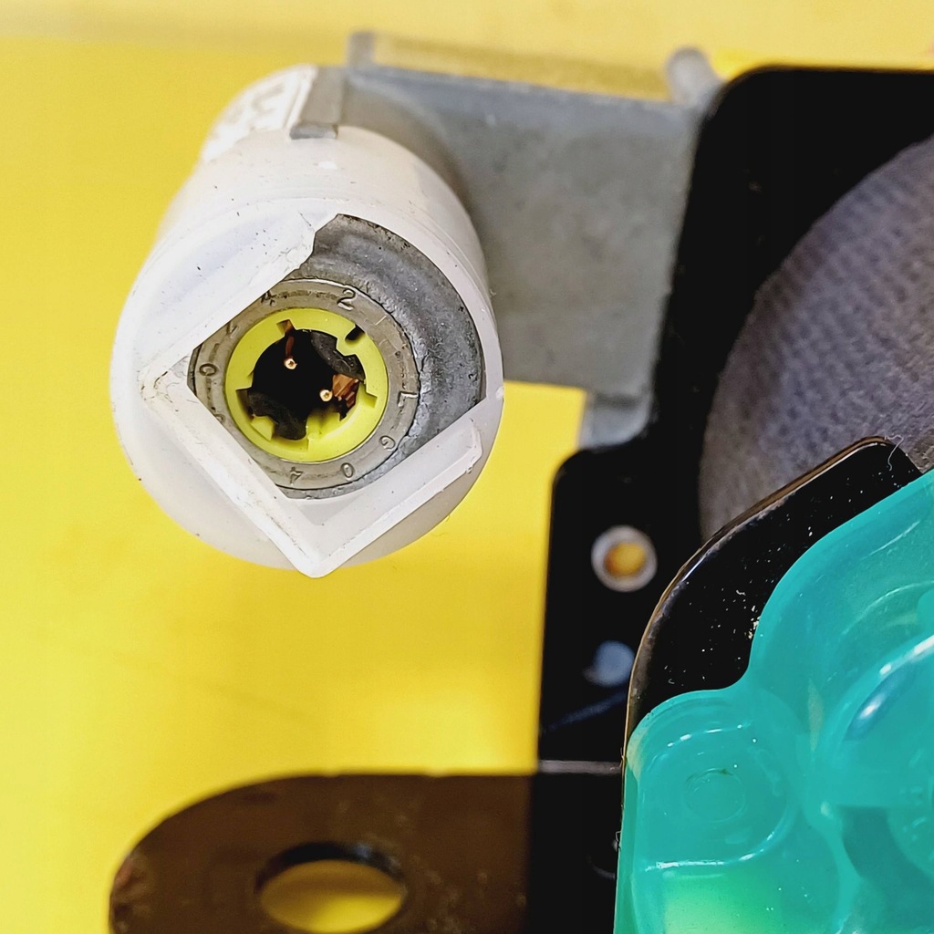 фото №10, Pas безпеки правий перед mazda premacy t89241t / 0428113 nr674