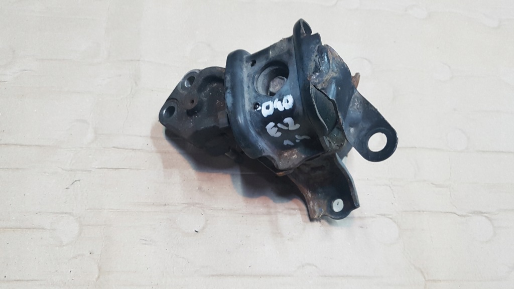фото №1, Toyota corolla e12 04-06 1.4 d4d подушка кронштейн