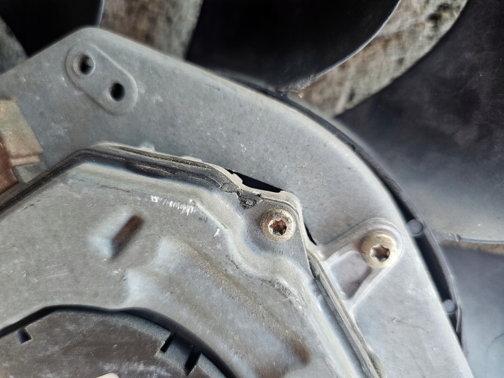 фото №13, Audi a6 rs6 c5 4.2 вентилятор радиатора 4b3959455f