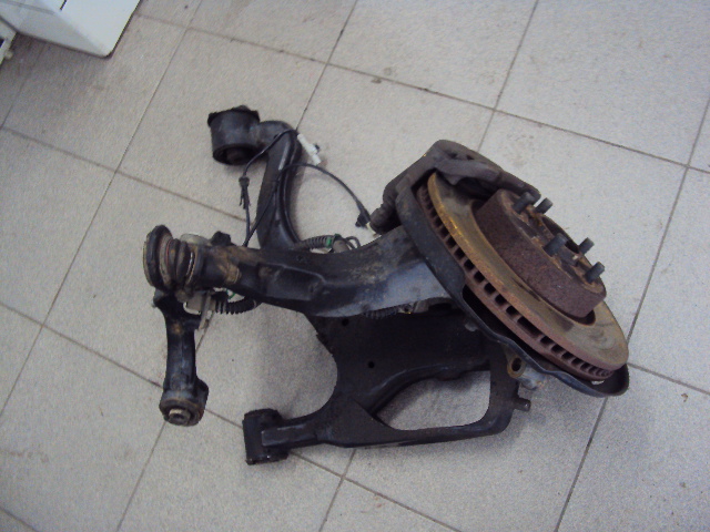 фото №1, Поворотный кулак левый перед range rover sport l320 05-