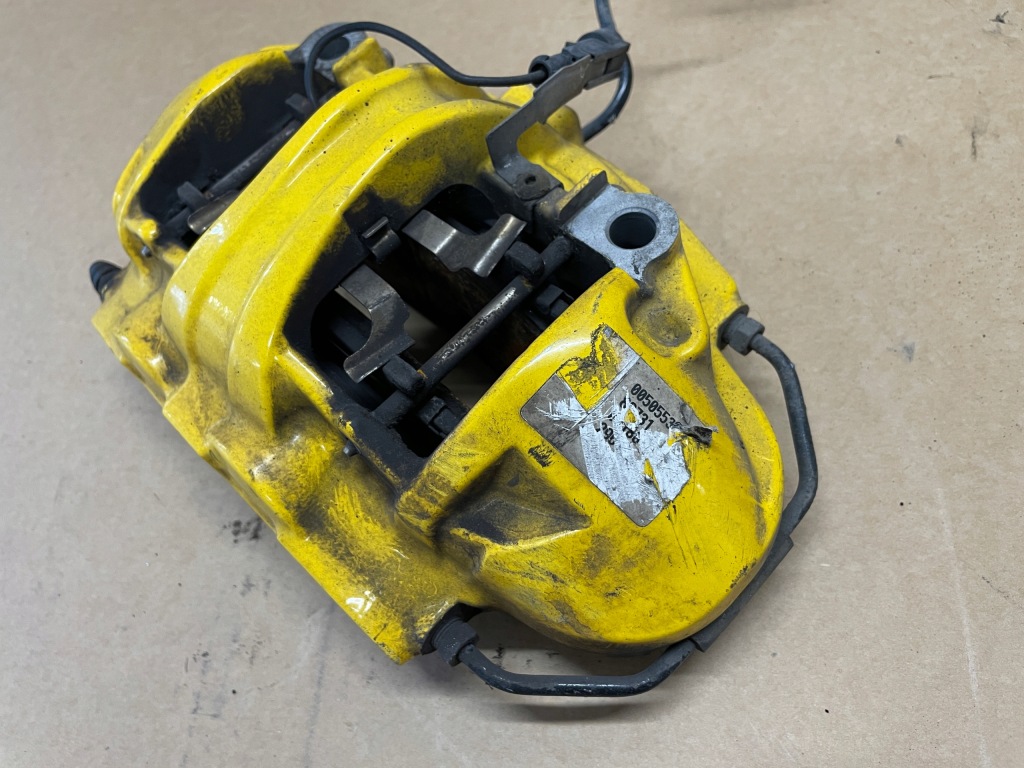 Alfa romeo stelvio суппорт перед передний левый q4 2.0 бензин идеальное состояние Доставка