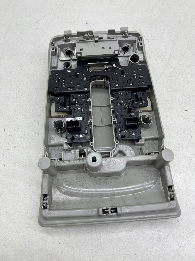 фото №7, Audi a6 c7 лампа освещение потолочный кабины салона