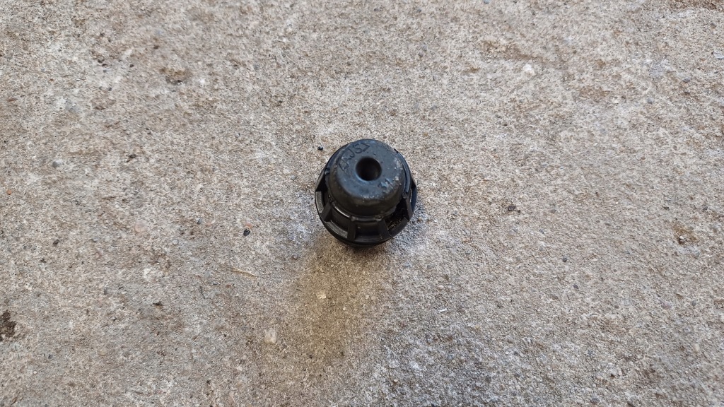 фото №1, Renault megane iv відбійник кронштейн кришки багажника