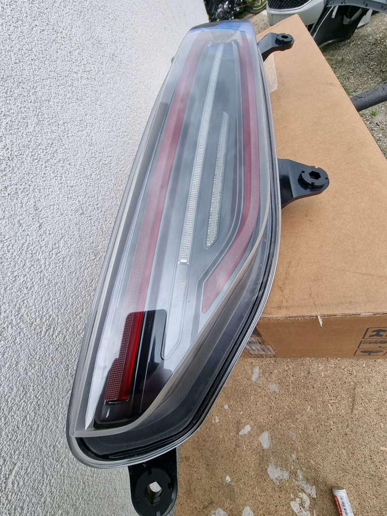 фото №7, Лампа права задня задня maserati mc20 led