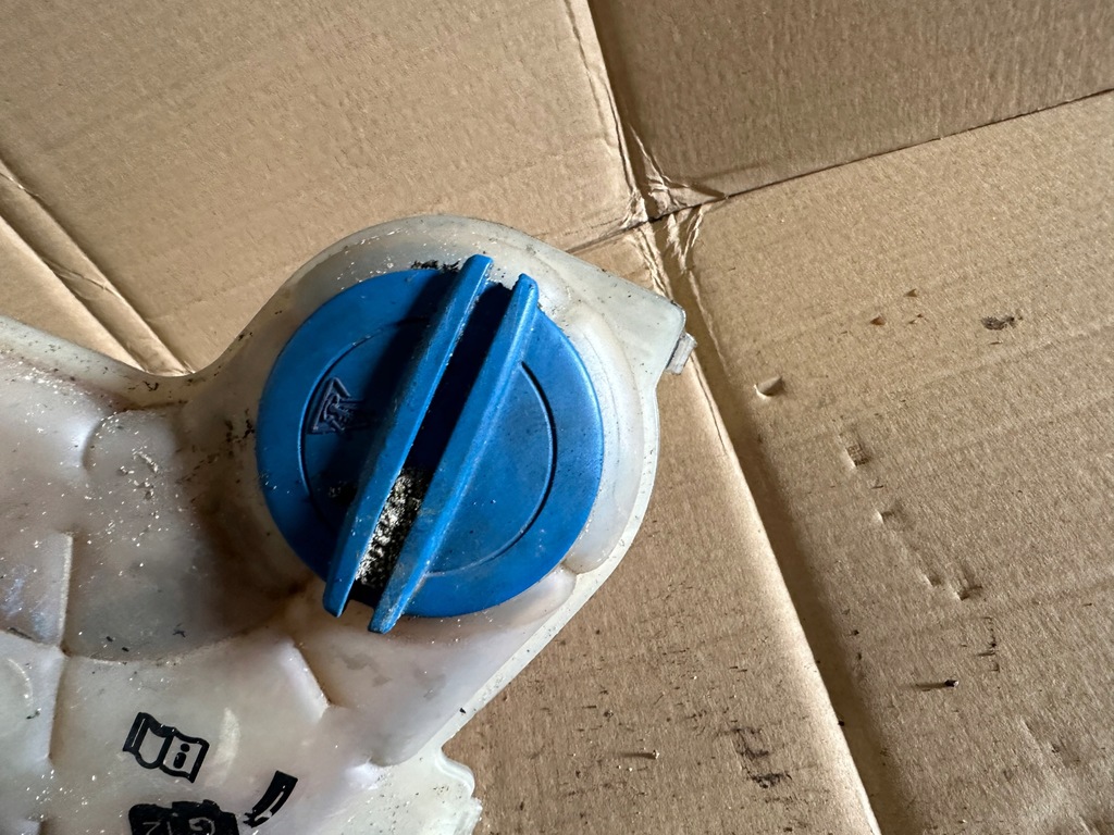 фото №6, Бачок расширительный audi a4 b7 8e0121403