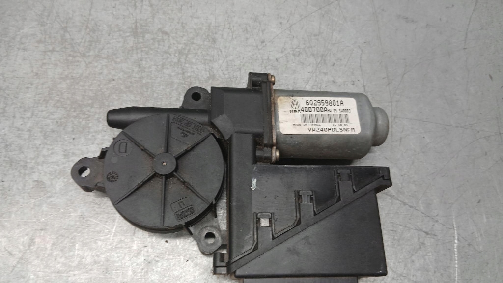 фото №1, Моторчик правый перед vw polo 9n 602959801a