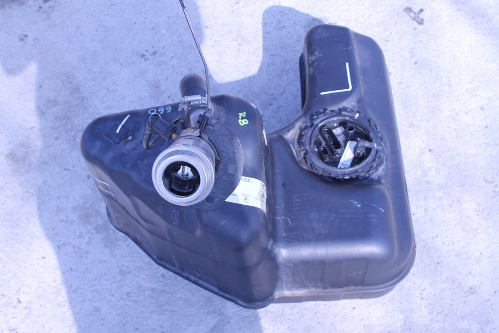 фото №1, Audi r8 4s 16r- бак топлива 4s8201022aa 5.2