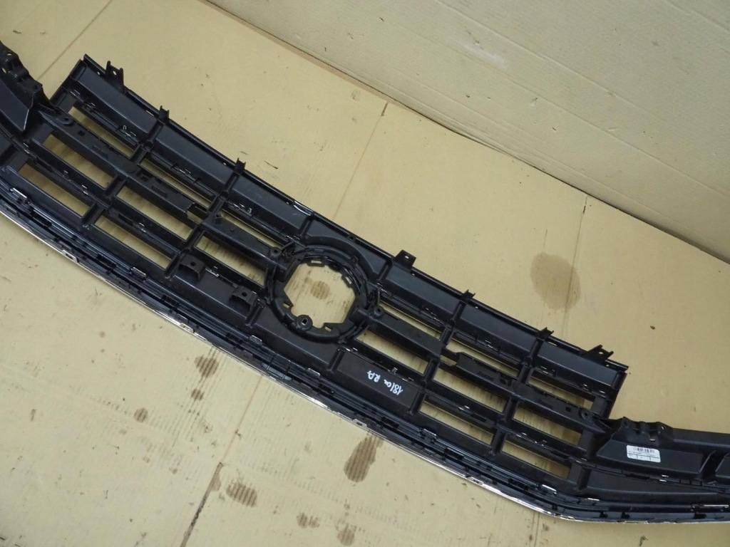 Vw touareg 3 760 рестайлінг  решітка радіатора решітка  760853651ae Зі Шроту