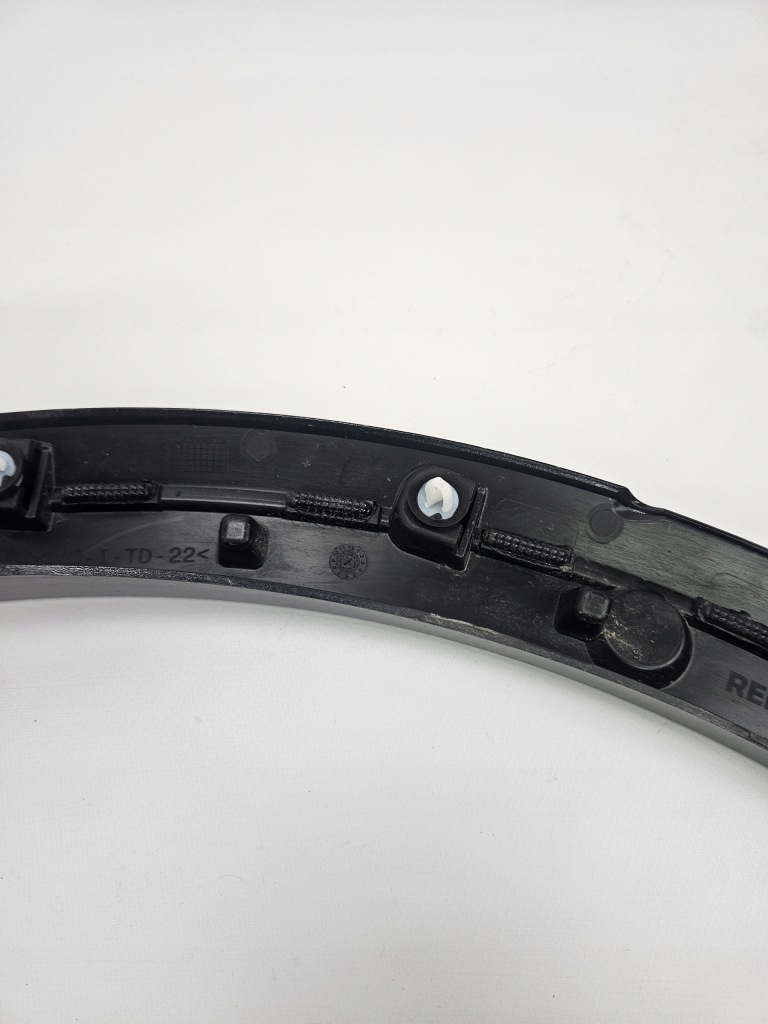 Renault megane v e-tech 2022 - молдинг на крыло задний  правый 767187224r Оригинал