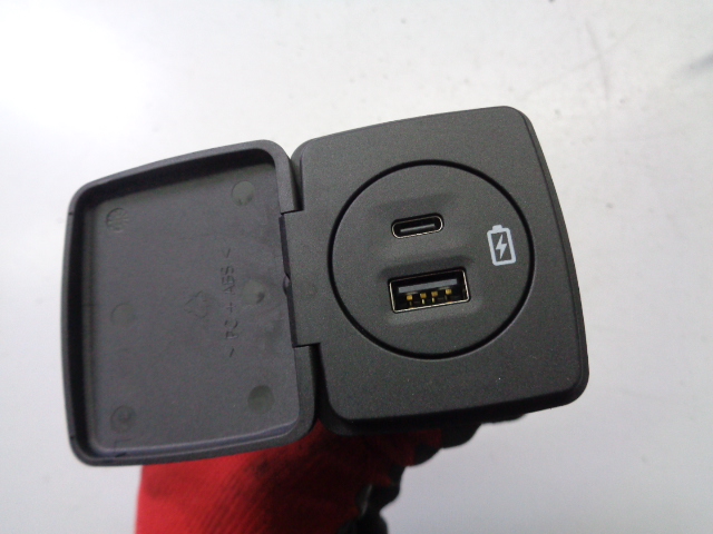 фото №4, Разъём зарядки usb ford explorer 2022 rok