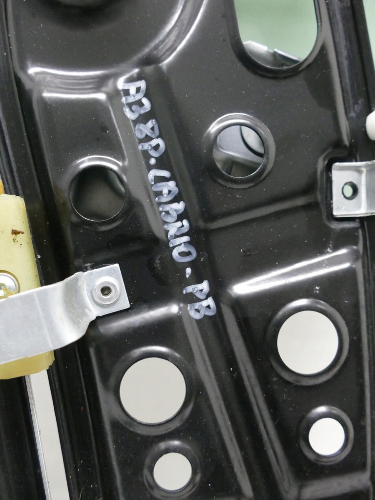 фото №7, Audi a3 8p cabrio подъемник стекло правый задняя стекло