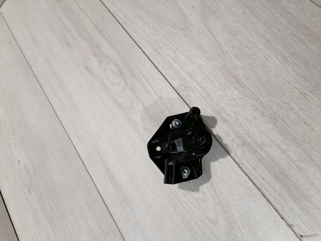 фото №1, Audi a3 8y основание замок капот 8y1823633