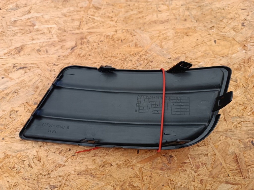 Решётка бампера решетка правая перед 71751-72k00 suzuki swift mk6 08- Цена