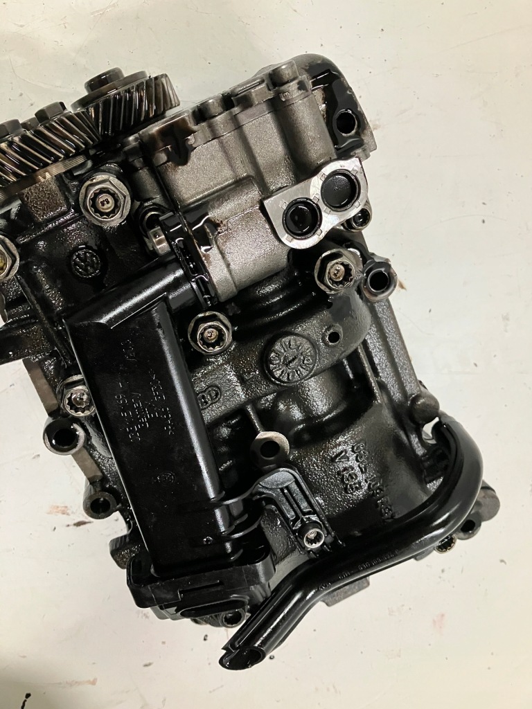 Насос оливи 2.0 tdi 140 km cff cffb passat b7 03l103537 03l115105d в Україні