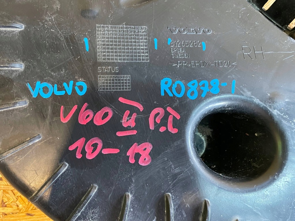 фото №9, Volvo v60 v-60 i 1 10-18 направляющая кронштейн кронштейн бампера правый задняя задний