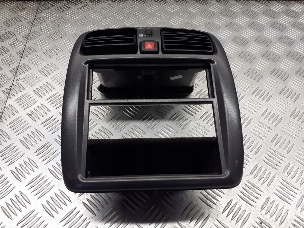 фото №1, Решётка средняя обдув консоль mitsubishi space star