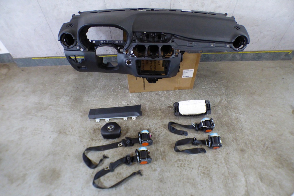 фото №1, Приборная панель подушки безопасности ремни оригинал stbdb mercedes b-klasa w246