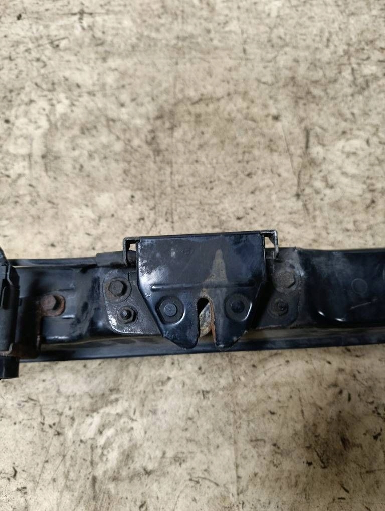 Kia sportage 3 11-16 ремінь передній підсилювач 64101-3u000 Зі Шроту