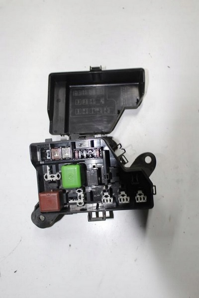 фото №1, Toyota prius 01 1.5 коробка запобіжників