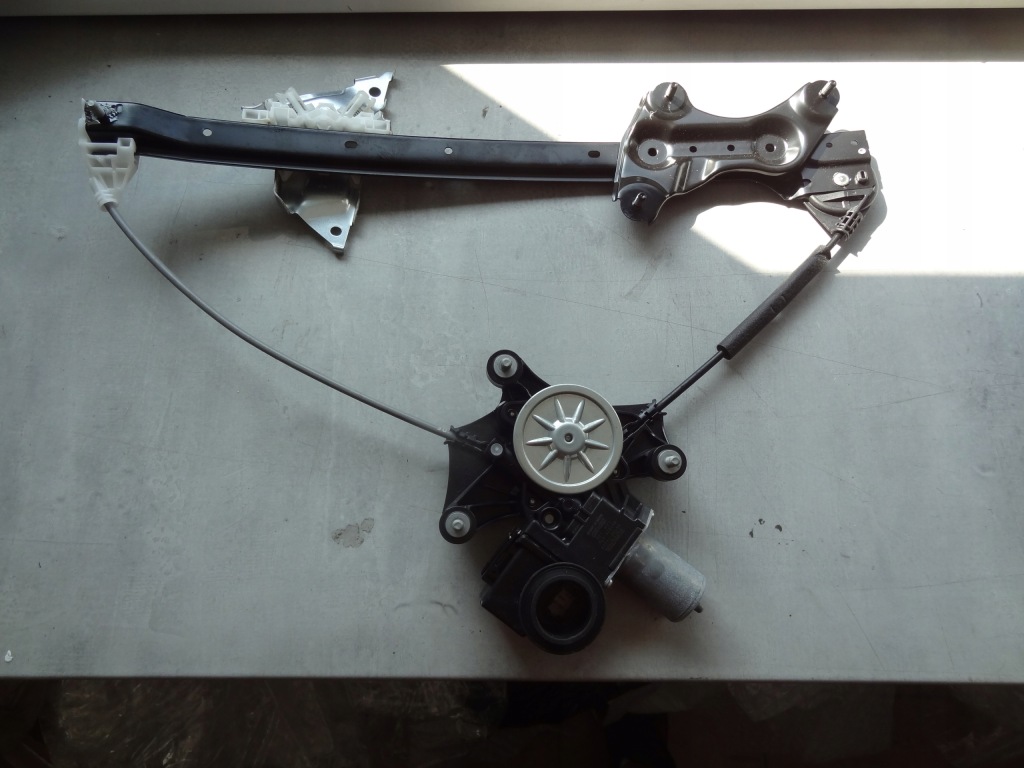 Купити Механізм скло лівий перед lexus ux 250h 85720-76020 2018-