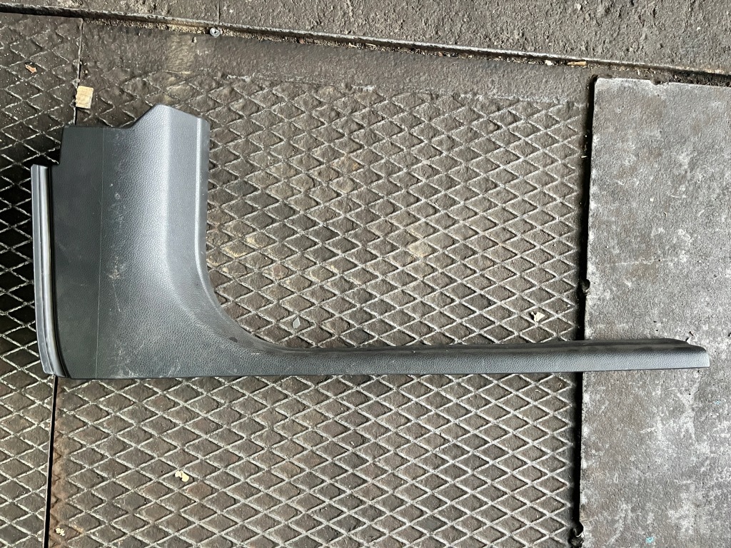 фото №1, 51 mercedes w176 накладка порог молдинг порог правая 2466800206