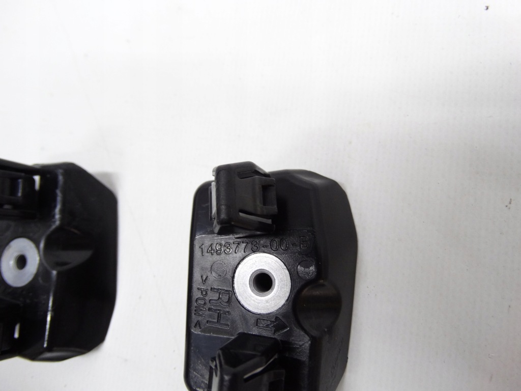 фото №14, Tesla model y 2020- напрямні кріплення бампера перед комплект 1493770-00-b