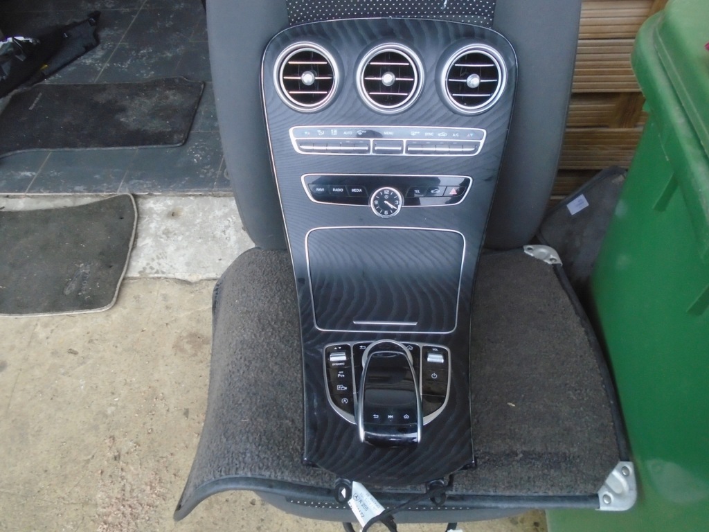 фото №1, Mercedes w205 lift панель середній панель приладів консолі