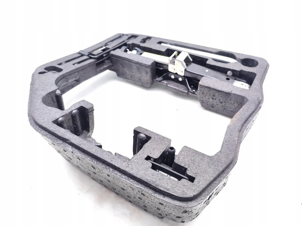 фото №11, Audi a5 набір інструментів do колеса запасного 2009 coupe 2/3dr 8t0012109a