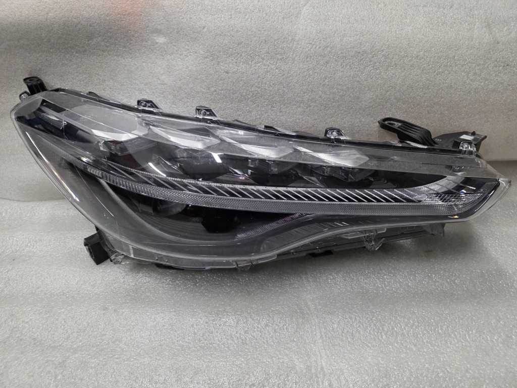 Купити Фара правий фара праві full led toyota corolla cross 2022- 8111016840