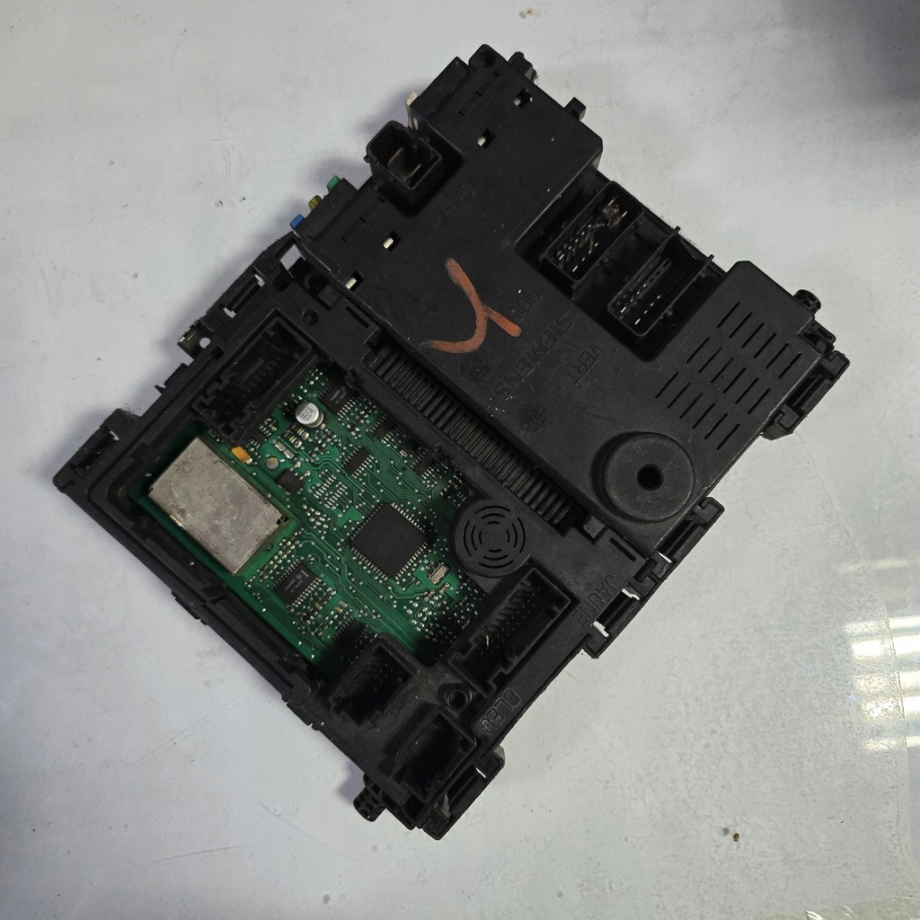 фото №1, Peugeot 206+ 9626460880 рамка / модуль предохранителей