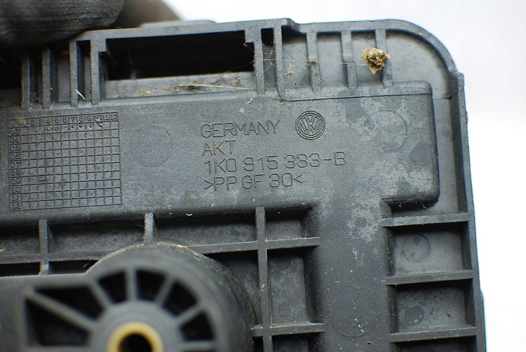 Корпус акумулятор комплектна 1k0915333b audi a3 8p 3d fsi Зі Шроту